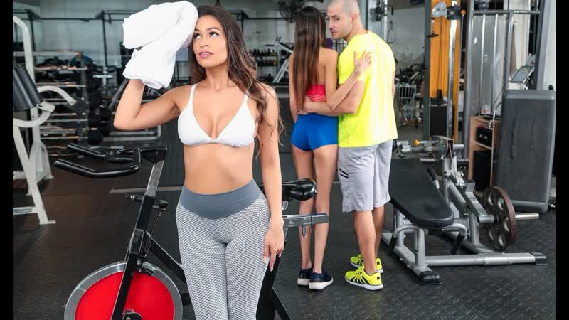 Парень из спортзала ценит жопу катаны комбат и занимается сексом с ее обладательницей в лосинах