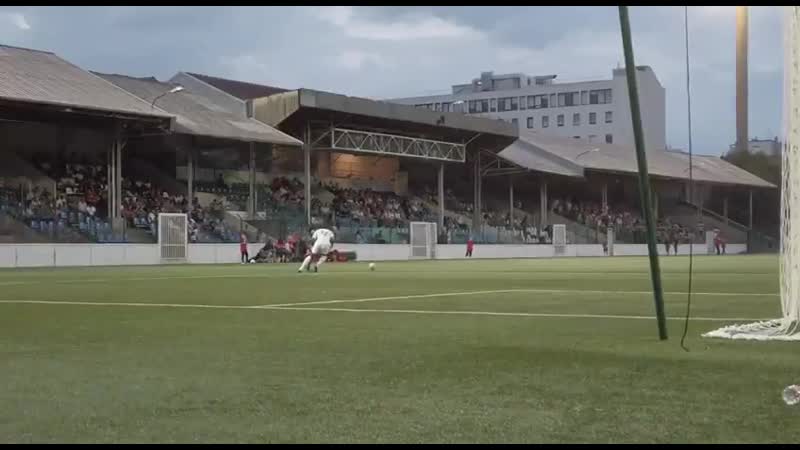 Occasion pour le red star fc, moussa sao décale dans l'axe et frappe (26/08/2019)