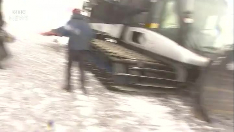 Туристы и съемочная группа bbc попали под извержение сицилийского вулкана