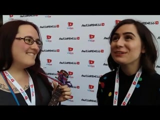 Dodie sings with fan