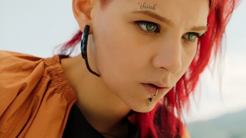 Полина пушкарук поет песню «скромное сердце» в фильме «вечная жизнь александра христофорова» (2018)