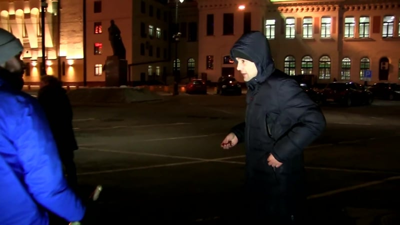 Лев против в погонах говорит гражданину ты шлюха ёта, съебл отсюда нахй !