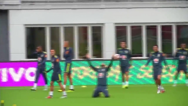 Коутиньо прокинул между ног филипе луису на тренирое