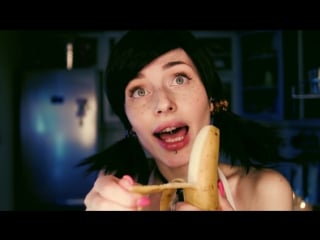 4k asmr banana eating