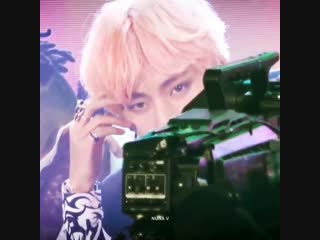 Fansites zooming in to taehyung at the end of the idol performances is a whole mood