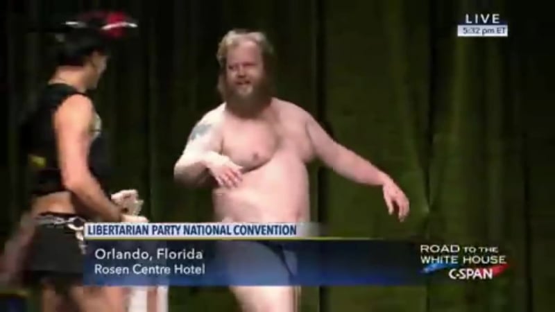 Кандидат в председатели либертарианской партии сша джеймс викс в танце раздевается перед избирателями