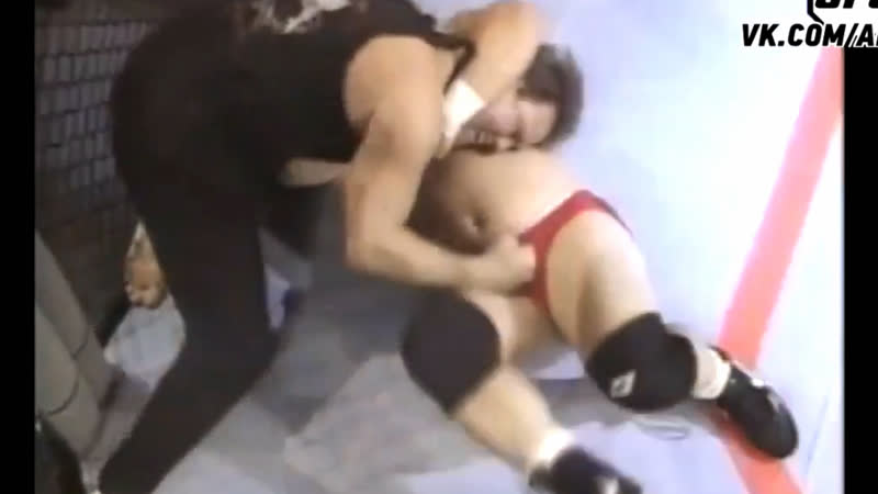 10 ударов по яйцам и болевой прием трусами! самый шокирующий бой в истории ufc!