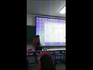 Нелоо вышло d