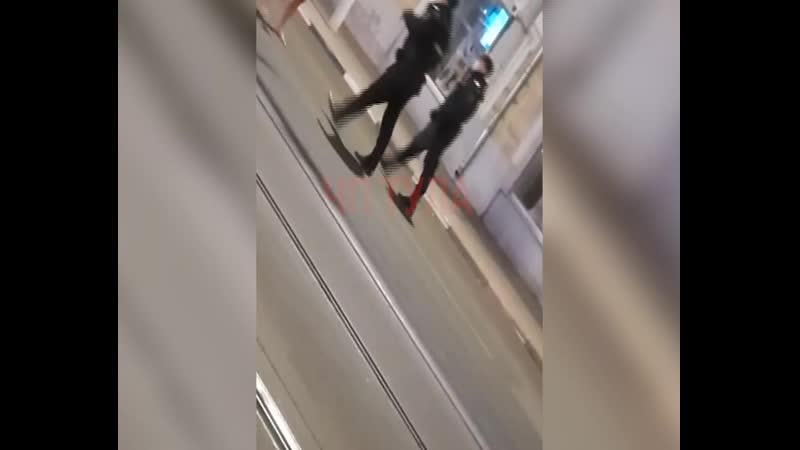 В центре тулы по дороге бегала голая девушка