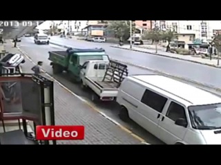 У большегруза отказали тормоза!(c) видеожесть