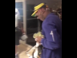 Lil yachty дарит quavo $27,000 наличными