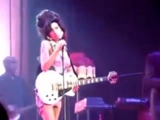 Amy winehouse hey little rich girl live at zenith (paris)
