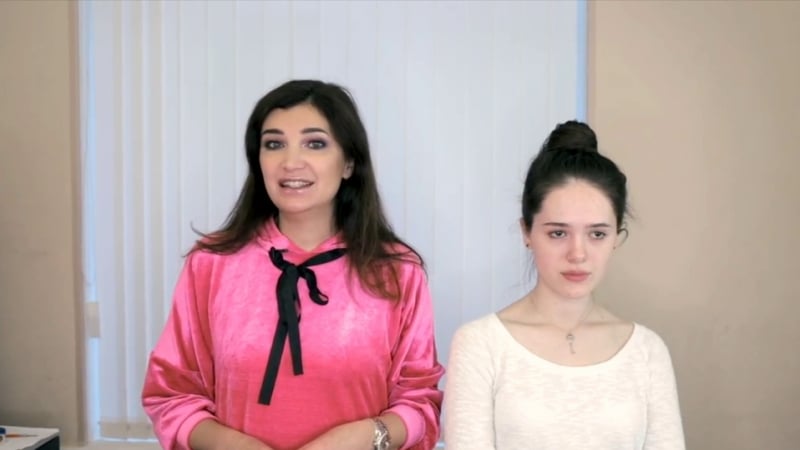 Девушки какая прическа подошла бы под такой макияж?