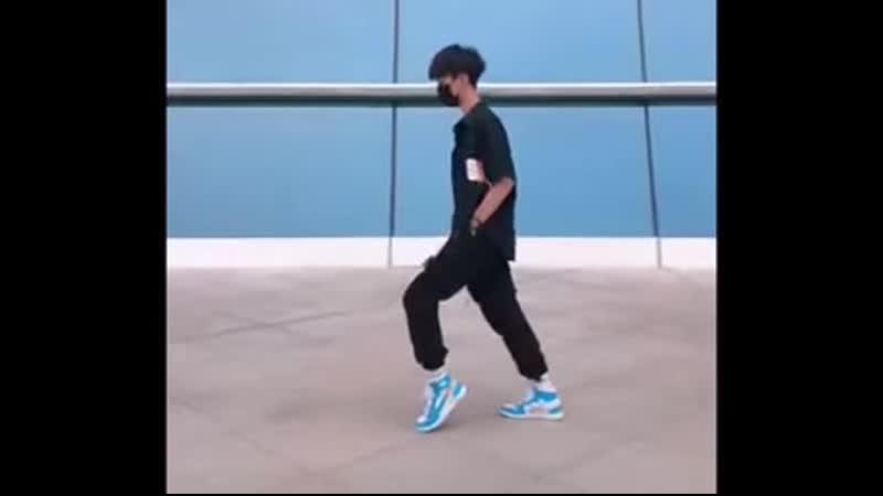 Учимся лунной походке!