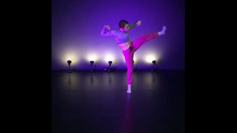 Горошко в фиолетовом свете