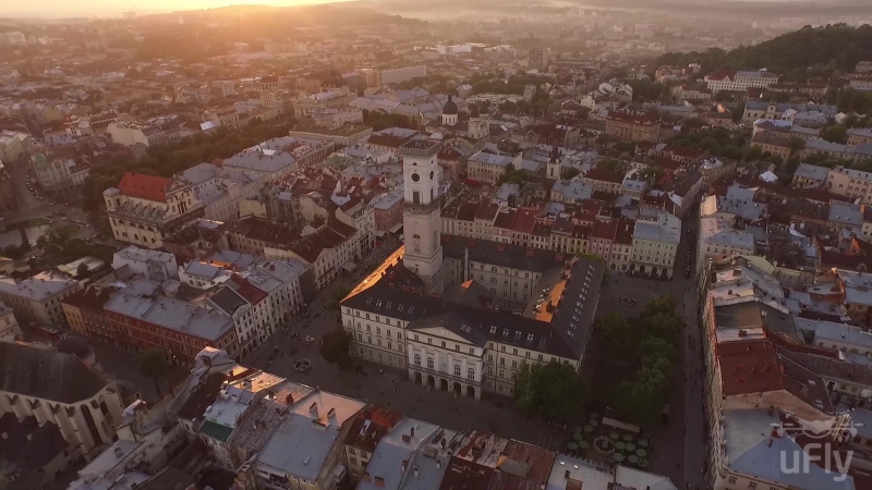 Львів, площа ринок після дощу