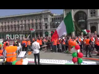 Italy orange vests protesters call for government resignation at milan