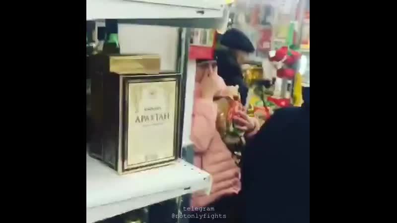 В пятёрочке как обычно неспокойно