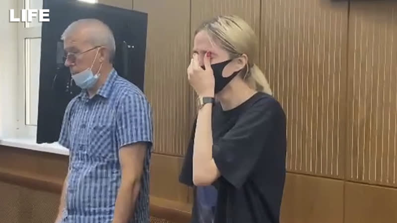 Сбившая троих детей в солнцеве сквозь слёзы слушает решение суда