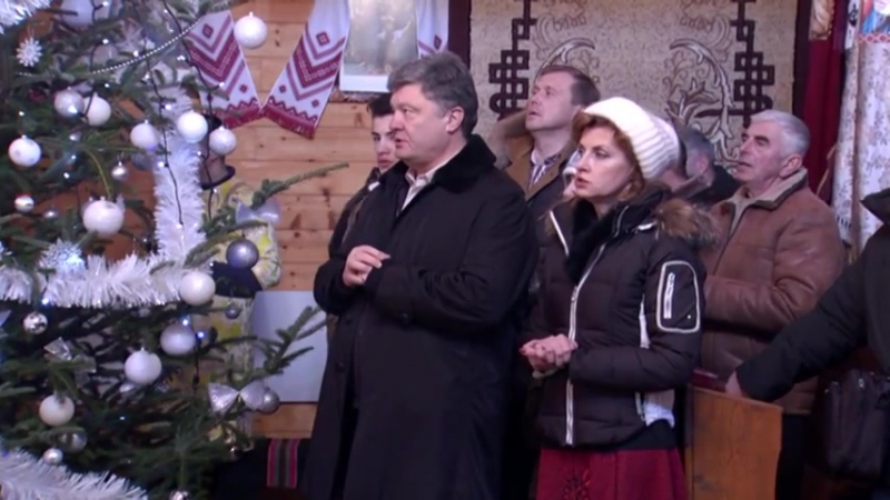 Порошенко помолился за мир в украине и прогулялся по львову
