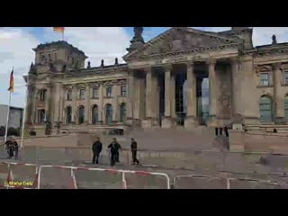 Zum "runden tisch" vor dem reichstag 03