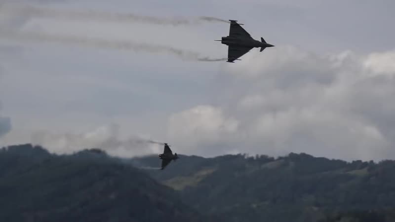 Eurofighter typhoon aggressive demo show