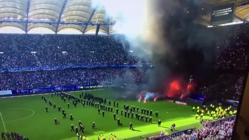 Hamburg mönchengladbach 2 1 pyrotechnik der hsv steigt zum ersten mal ab!