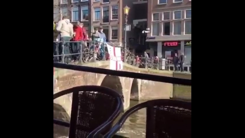 1xbet английские фанаты в амстердаме