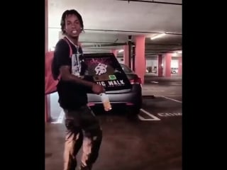 Rich the porn just got his “plug walk” plaque 📀🔌🚶🏾‍♂️🔥