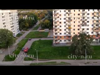 Запсибовские маргиналы развели костер на балконе mp4