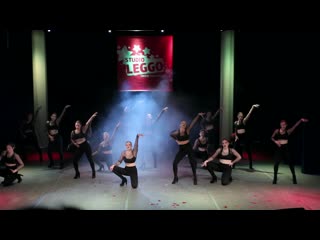 Kokrak qafasidagi ayolning surati Kar jinsiy aloqa rasmlar