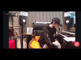 181117 zuho/juho playing echo on vlive