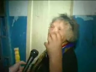 Прикольная бабка с матами (640x360р)