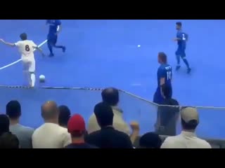 You come at the, you best not miss @totti with the instant response!