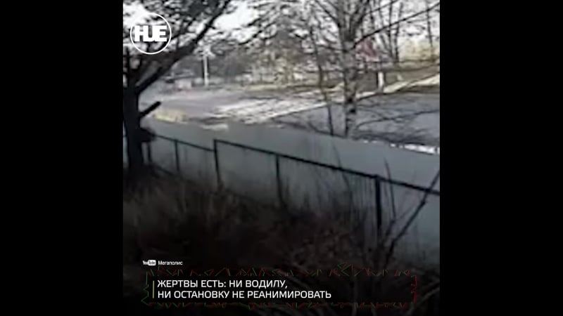 Под питером гонщик снёс останоу