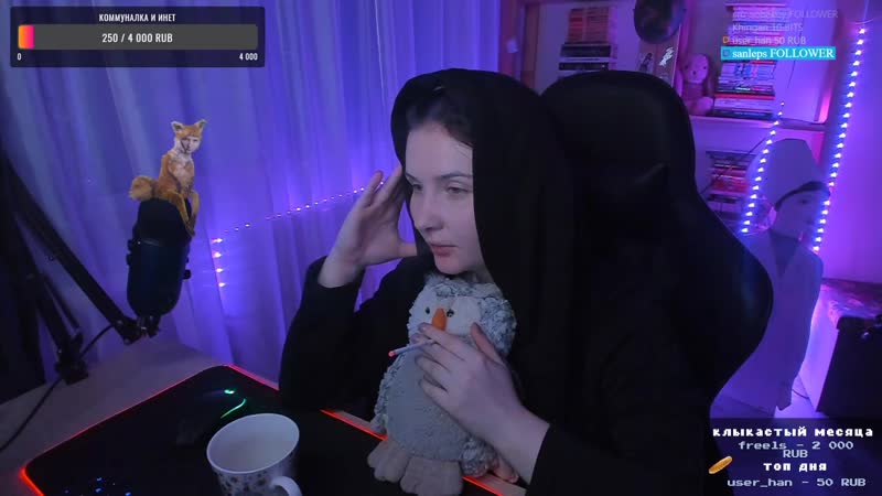 Настя и сова по очереди курят