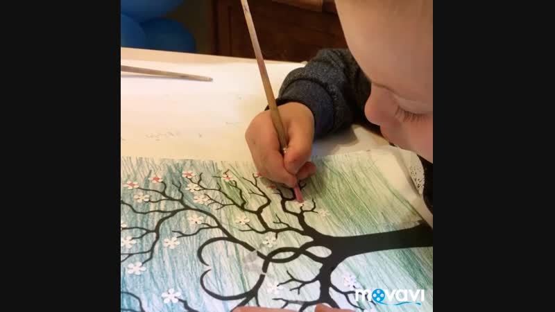 Красивая цветущая яблоня