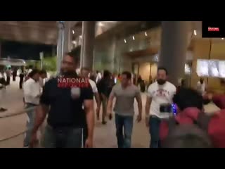 Salmankhan at mumbai airport returniug from jaipur after shooting for dabangg3 august 20th 2019 ! mp4