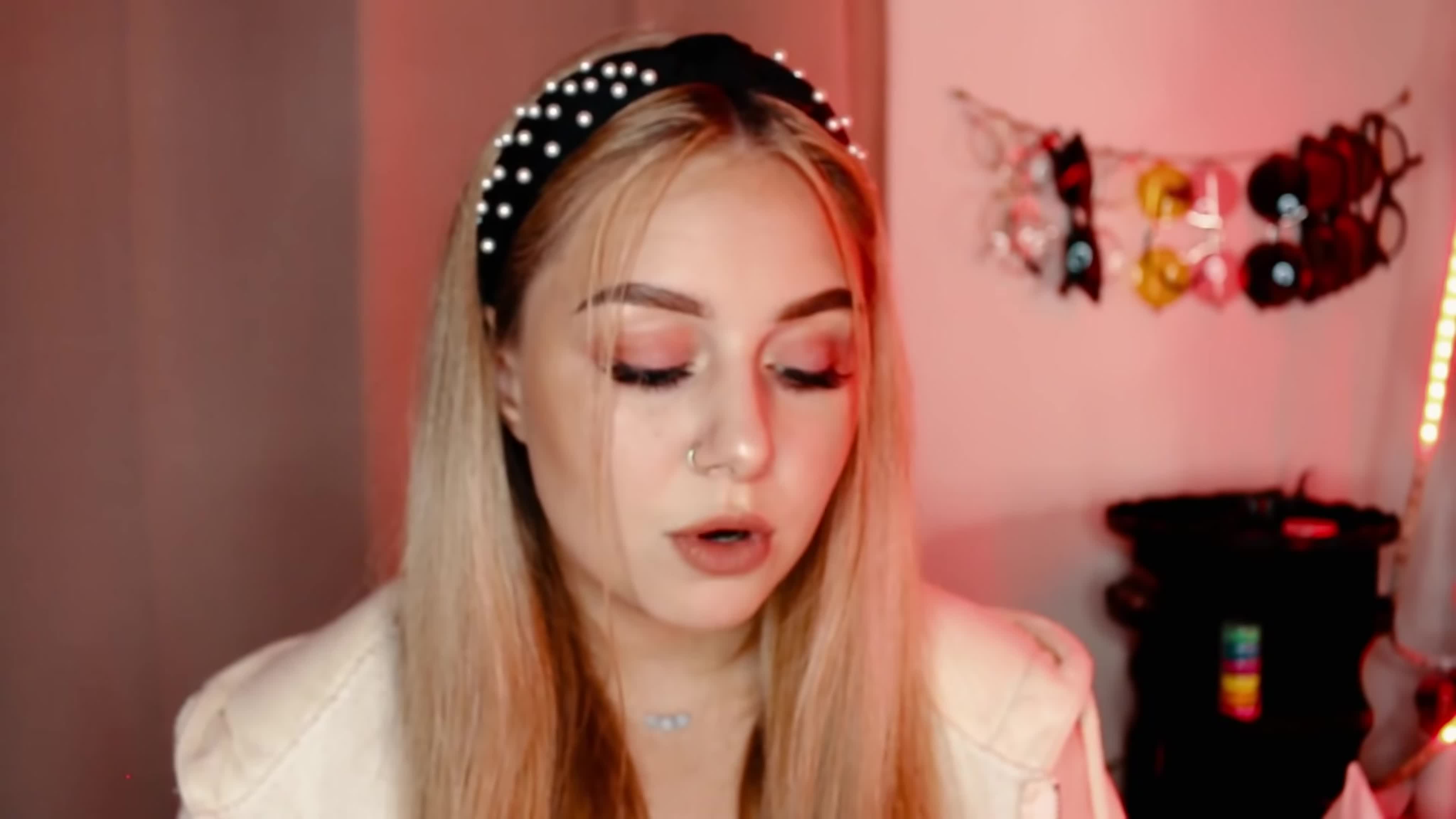 Голая дочка　@gettube Он напал на меня, когда я шла домой \ маньяки в моей жизни watch online
