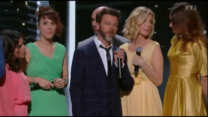 Les enfoirés 2021 les enfoirés à côté de