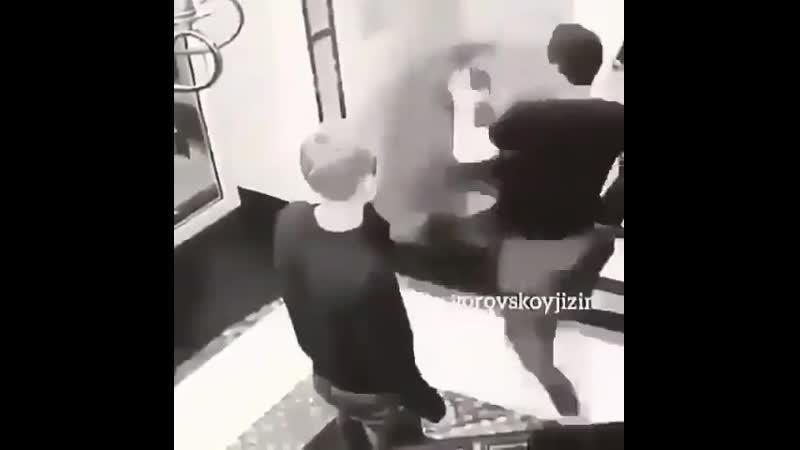 Нокаутировал с локтя