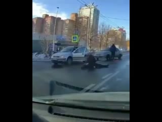 На проспекте ильича перед moloko, сбили женщину на зебре