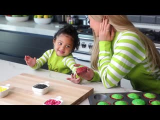 Кайли дженнер kylie jenner grinch cupcakes with stormi