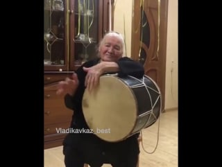 Бабу играет на доули [irtube]