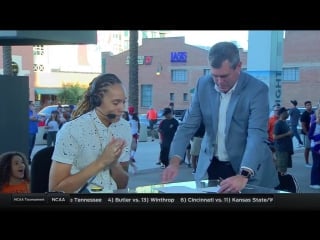 Brittney griner signs contract extension with mercury on 'suns live!'