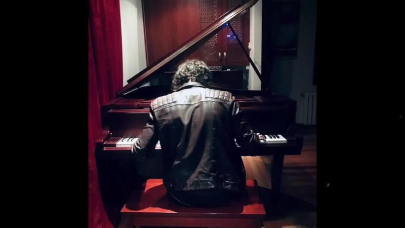 Илькер калели выразительная спина