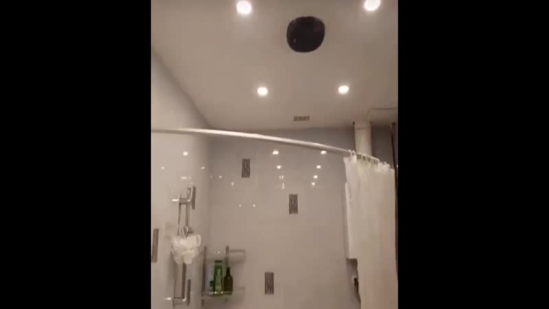 Встроенная автомагнитола в ванной