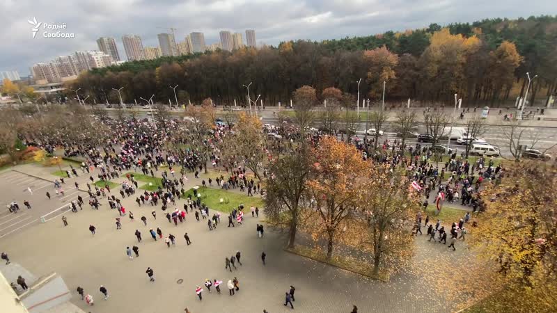 Тысячы людзей ідуць маршам на «дзяды» ў курапаты