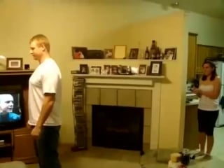 Guy lets his girlfriend test taser on him