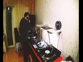 Dj roma perec electro techno vinyl live set (pizza studio)